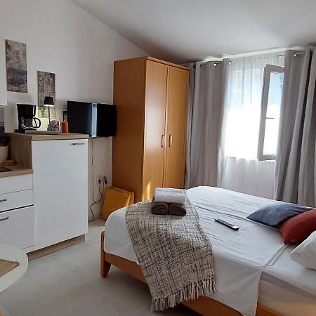 Apartments Leon 2 Banjol Εξωτερικό φωτογραφία